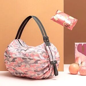 New - Ultra-Lightweight & Durable Foldable Duffel/Shoulder Bag - Pink Camo